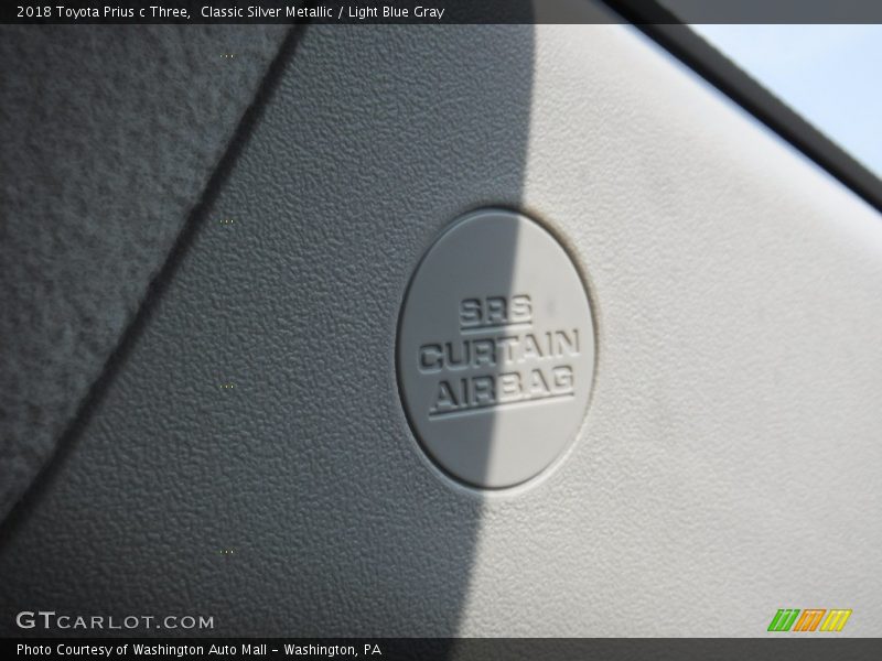 Classic Silver Metallic / Light Blue Gray 2018 Toyota Prius c Three