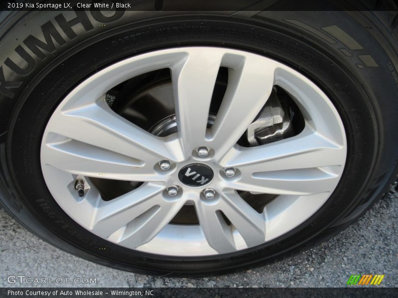 Clear White / Black 2019 Kia Sportage LX