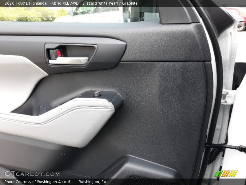 Blizzard White Pearl / Graphite 2020 Toyota Highlander Hybrid XLE AWD
