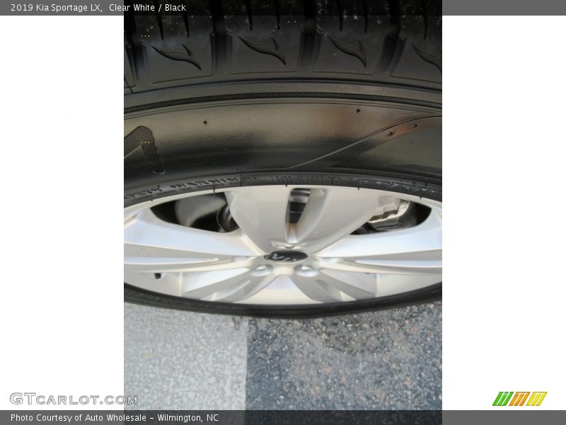 Clear White / Black 2019 Kia Sportage LX