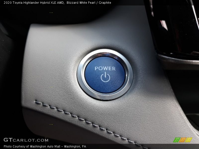 Blizzard White Pearl / Graphite 2020 Toyota Highlander Hybrid XLE AWD
