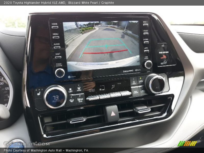 Blizzard White Pearl / Graphite 2020 Toyota Highlander Hybrid XLE AWD