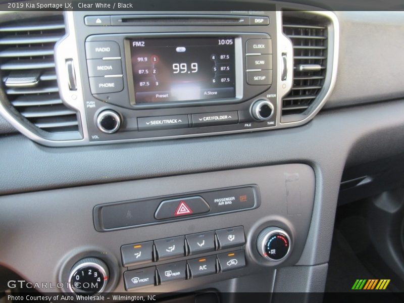Clear White / Black 2019 Kia Sportage LX