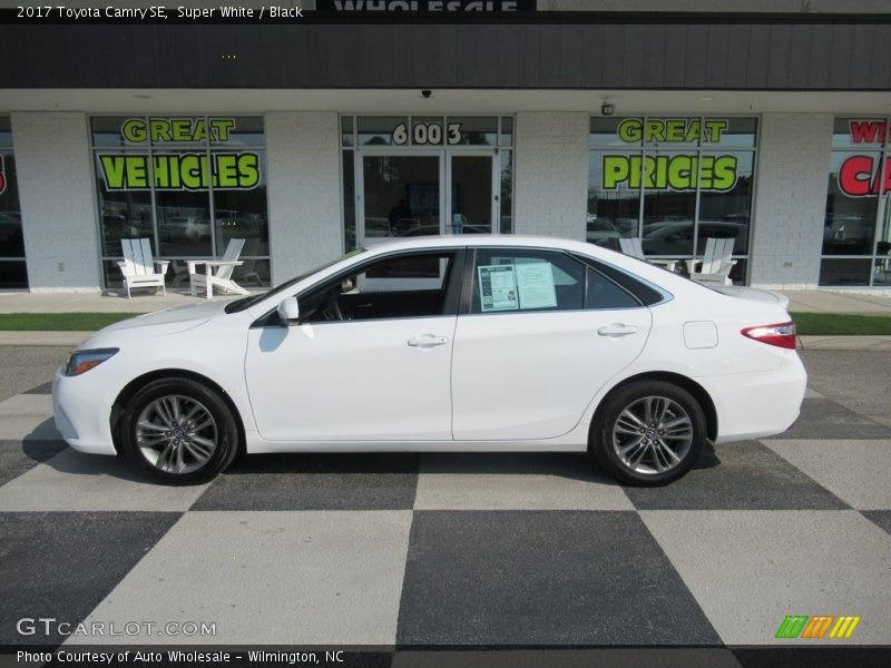 Super White / Black 2017 Toyota Camry SE