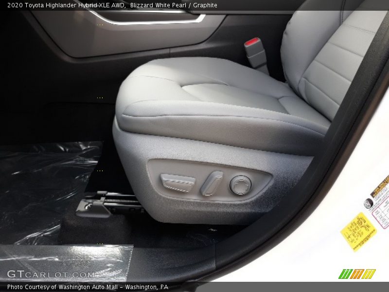 Blizzard White Pearl / Graphite 2020 Toyota Highlander Hybrid XLE AWD