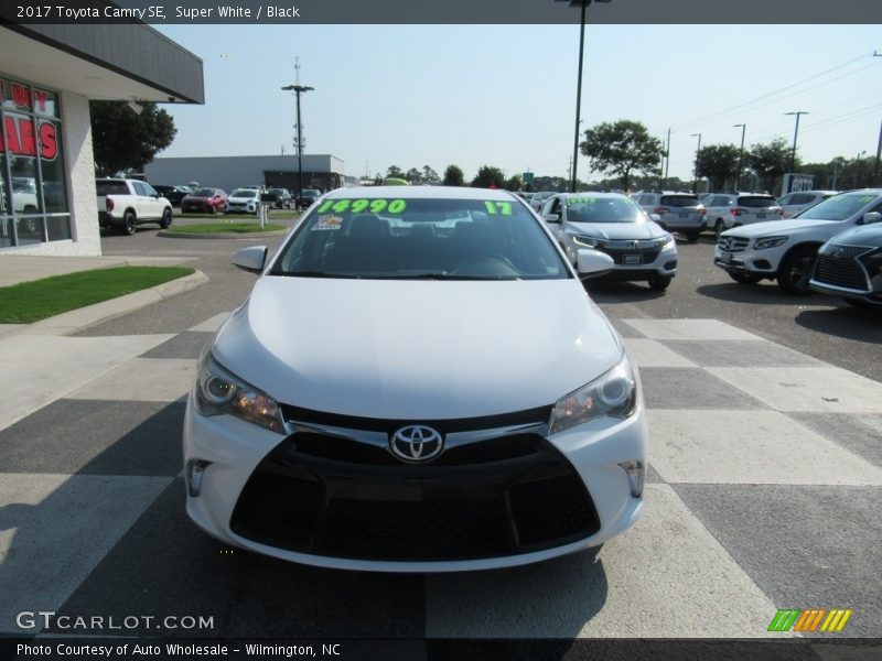 Super White / Black 2017 Toyota Camry SE