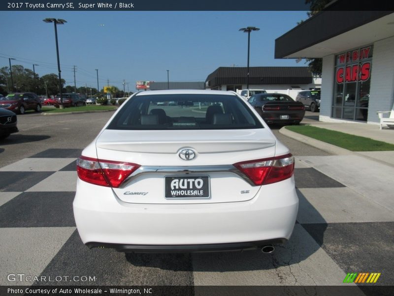 Super White / Black 2017 Toyota Camry SE