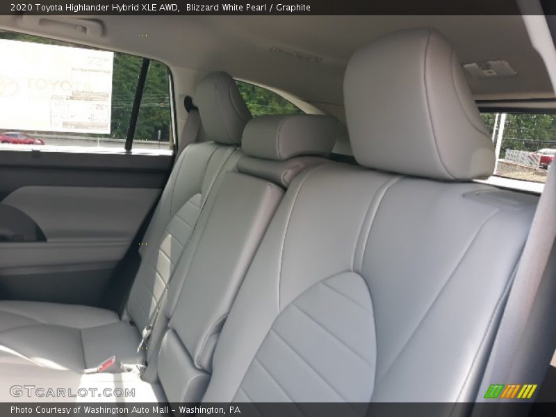 Blizzard White Pearl / Graphite 2020 Toyota Highlander Hybrid XLE AWD
