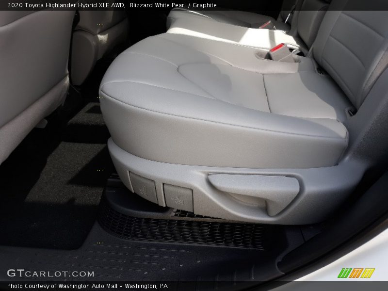 Blizzard White Pearl / Graphite 2020 Toyota Highlander Hybrid XLE AWD