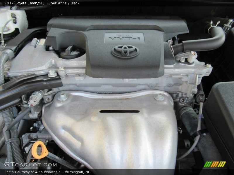 Super White / Black 2017 Toyota Camry SE