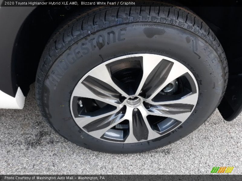 Blizzard White Pearl / Graphite 2020 Toyota Highlander Hybrid XLE AWD
