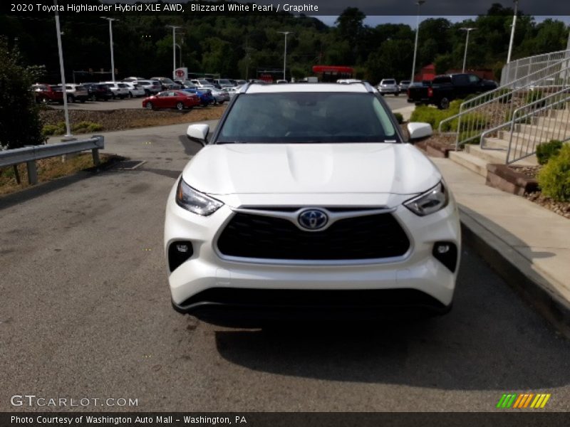 Blizzard White Pearl / Graphite 2020 Toyota Highlander Hybrid XLE AWD
