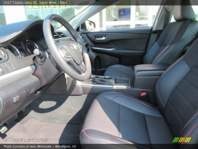 Super White / Black 2017 Toyota Camry SE