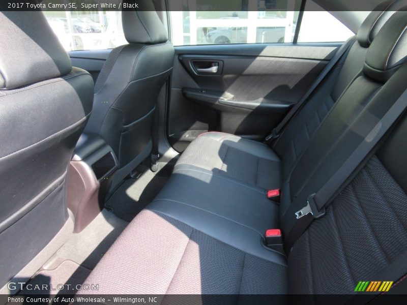 Super White / Black 2017 Toyota Camry SE