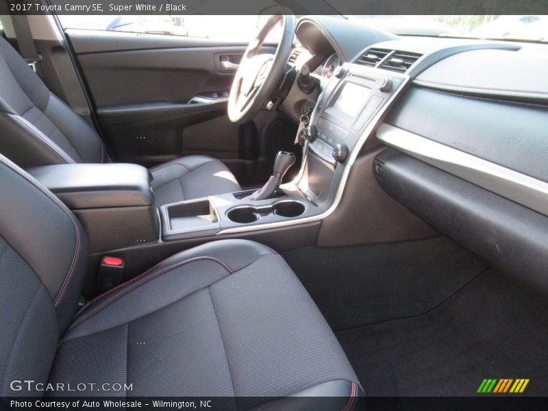 Super White / Black 2017 Toyota Camry SE