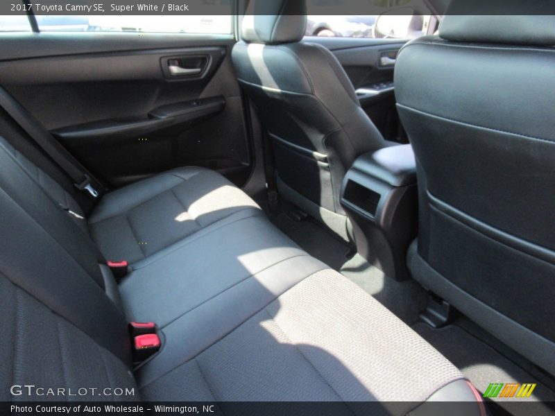 Super White / Black 2017 Toyota Camry SE