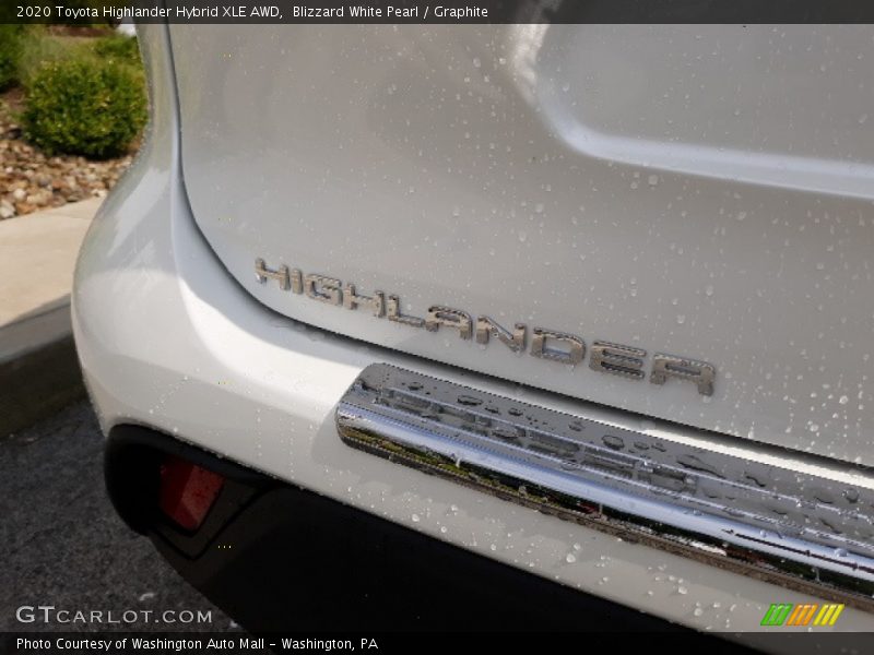 Blizzard White Pearl / Graphite 2020 Toyota Highlander Hybrid XLE AWD