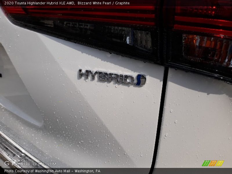 Blizzard White Pearl / Graphite 2020 Toyota Highlander Hybrid XLE AWD