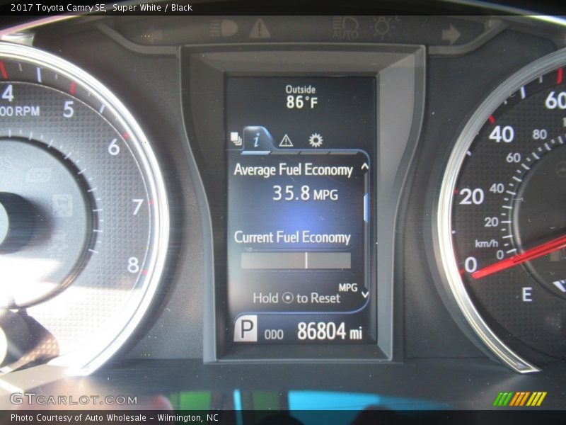 Super White / Black 2017 Toyota Camry SE