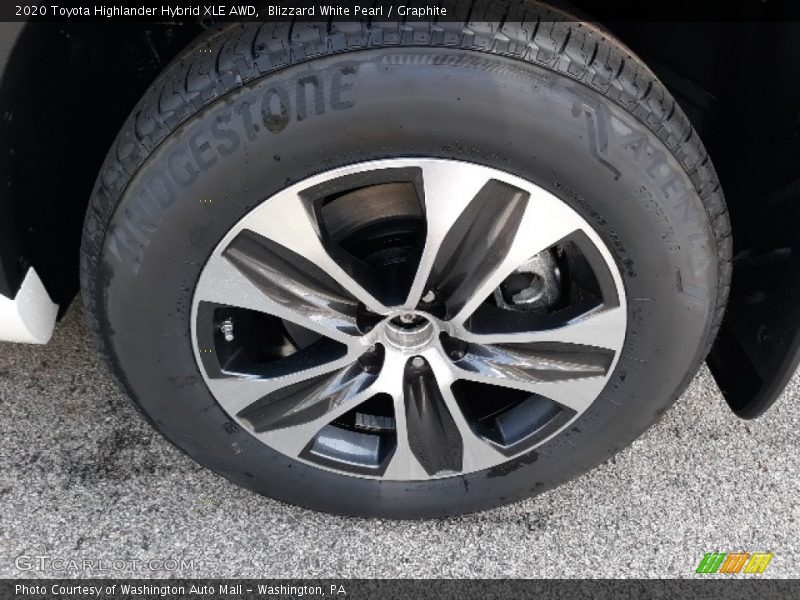 Blizzard White Pearl / Graphite 2020 Toyota Highlander Hybrid XLE AWD