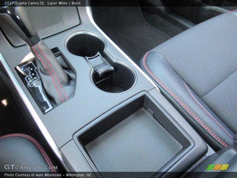 Super White / Black 2017 Toyota Camry SE