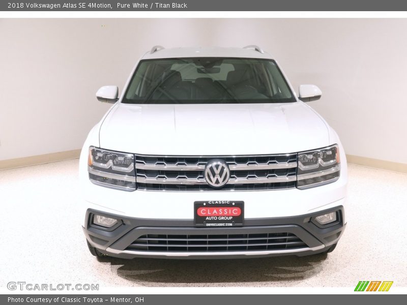 Pure White / Titan Black 2018 Volkswagen Atlas SE 4Motion