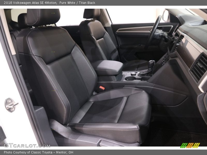 Pure White / Titan Black 2018 Volkswagen Atlas SE 4Motion