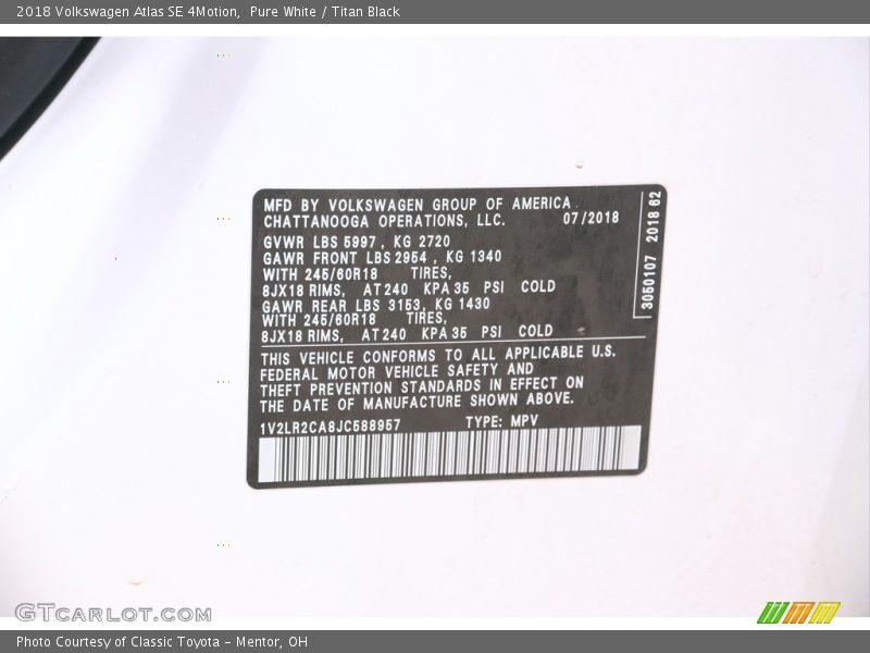 Pure White / Titan Black 2018 Volkswagen Atlas SE 4Motion