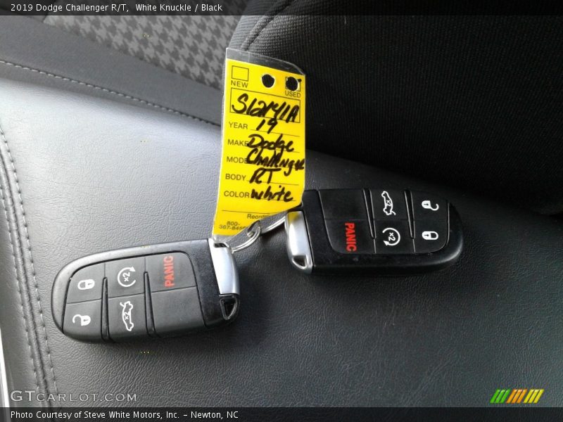 White Knuckle / Black 2019 Dodge Challenger R/T