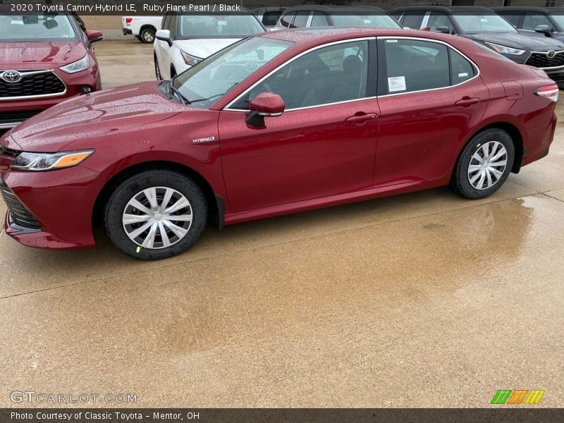 Ruby Flare Pearl / Black 2020 Toyota Camry Hybrid LE
