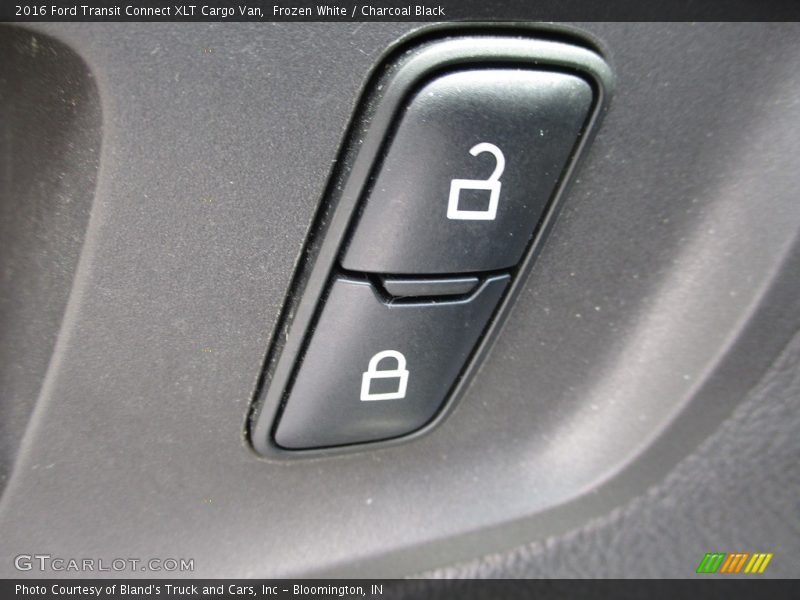 Frozen White / Charcoal Black 2016 Ford Transit Connect XLT Cargo Van