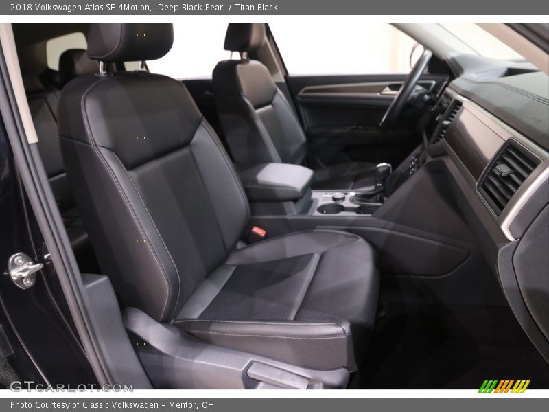 Front Seat of 2018 Atlas SE 4Motion