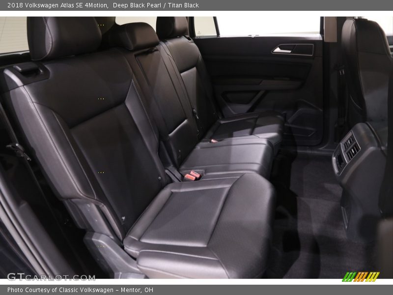 Deep Black Pearl / Titan Black 2018 Volkswagen Atlas SE 4Motion