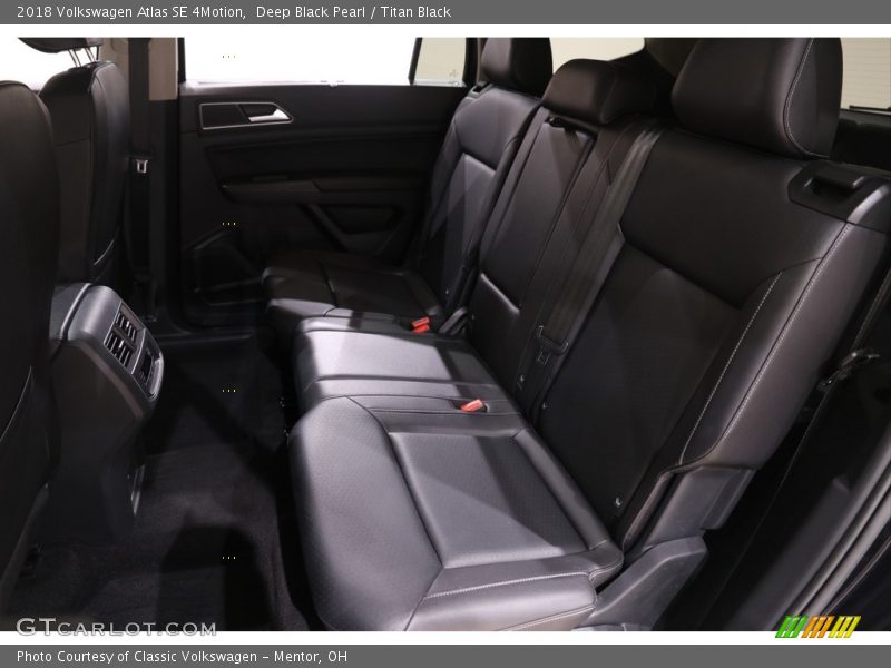 Deep Black Pearl / Titan Black 2018 Volkswagen Atlas SE 4Motion