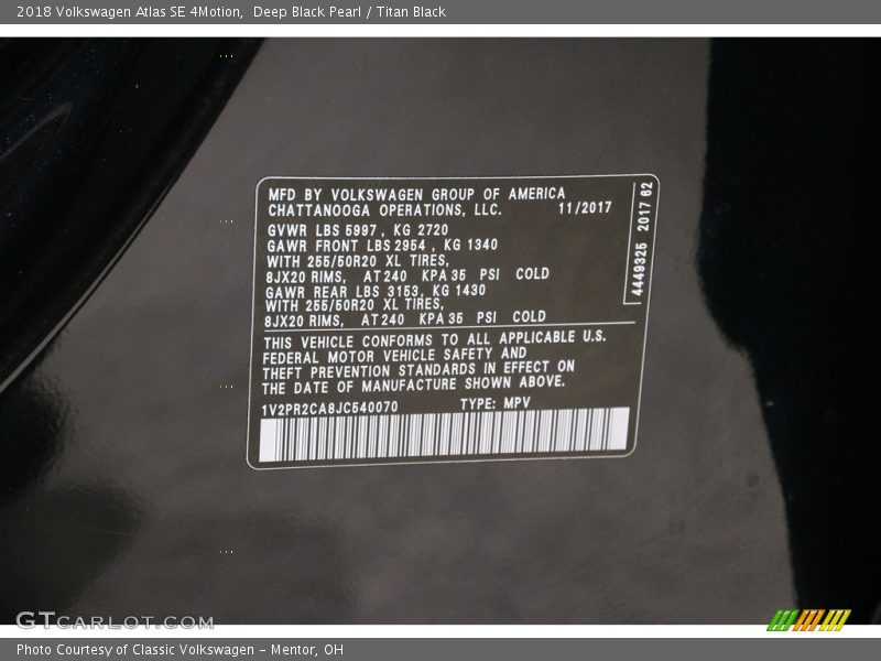 Deep Black Pearl / Titan Black 2018 Volkswagen Atlas SE 4Motion