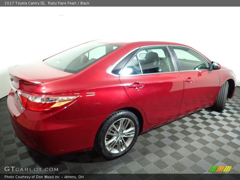 Ruby Flare Pearl / Black 2017 Toyota Camry SE