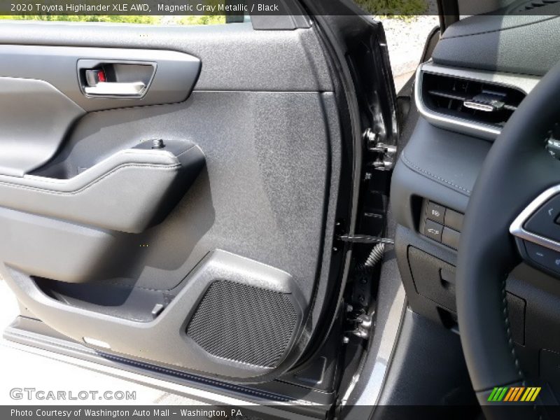 Magnetic Gray Metallic / Black 2020 Toyota Highlander XLE AWD