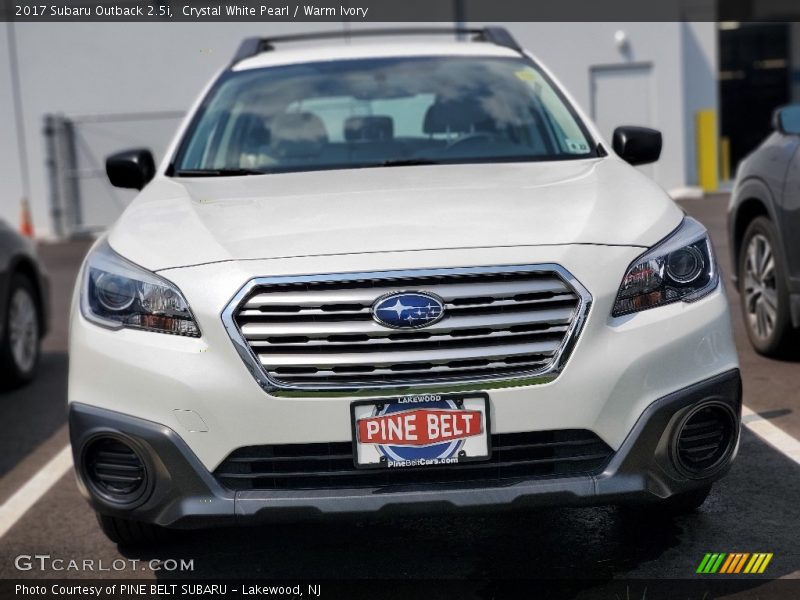 Crystal White Pearl / Warm Ivory 2017 Subaru Outback 2.5i