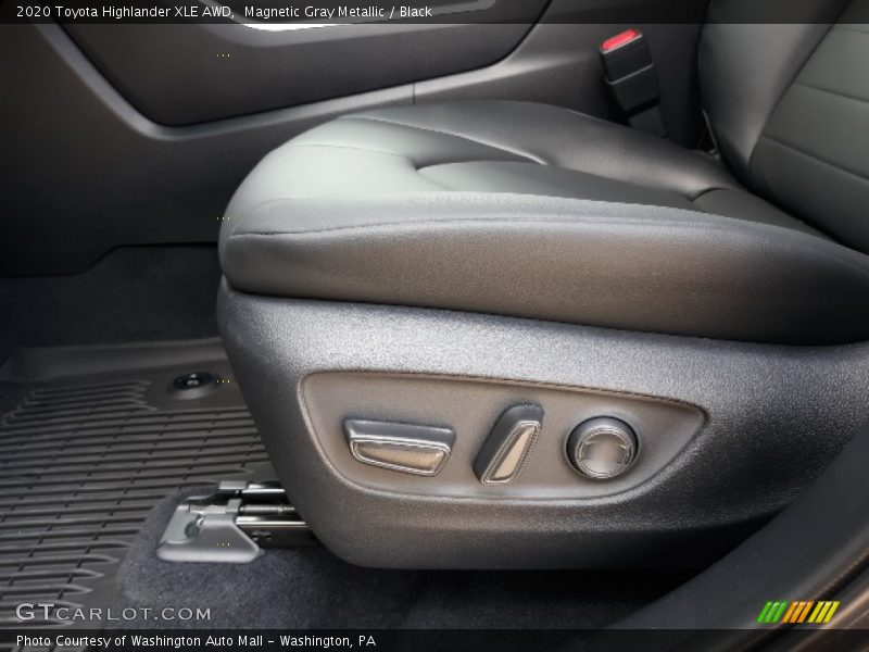 Magnetic Gray Metallic / Black 2020 Toyota Highlander XLE AWD