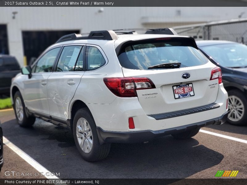 Crystal White Pearl / Warm Ivory 2017 Subaru Outback 2.5i