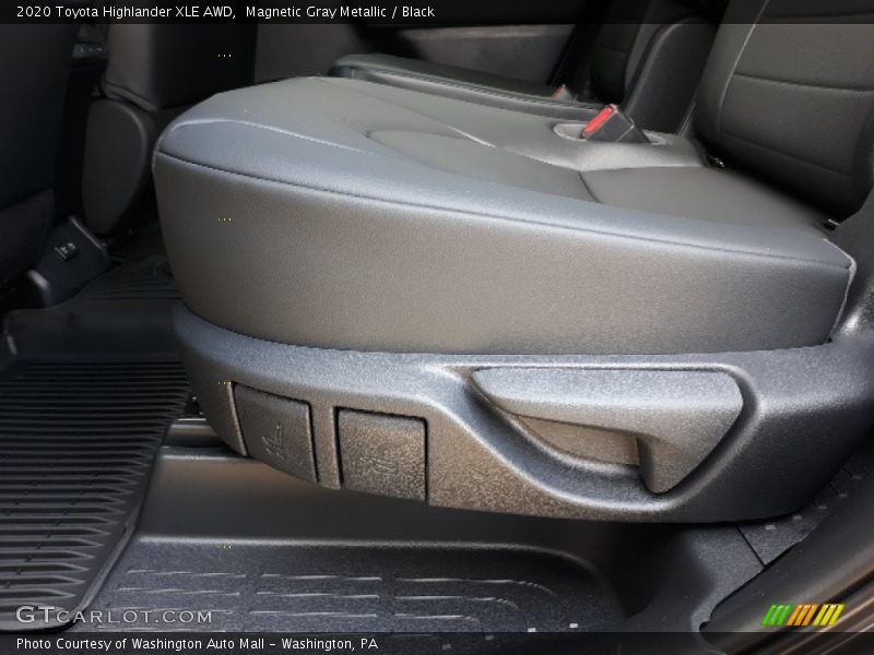 Magnetic Gray Metallic / Black 2020 Toyota Highlander XLE AWD