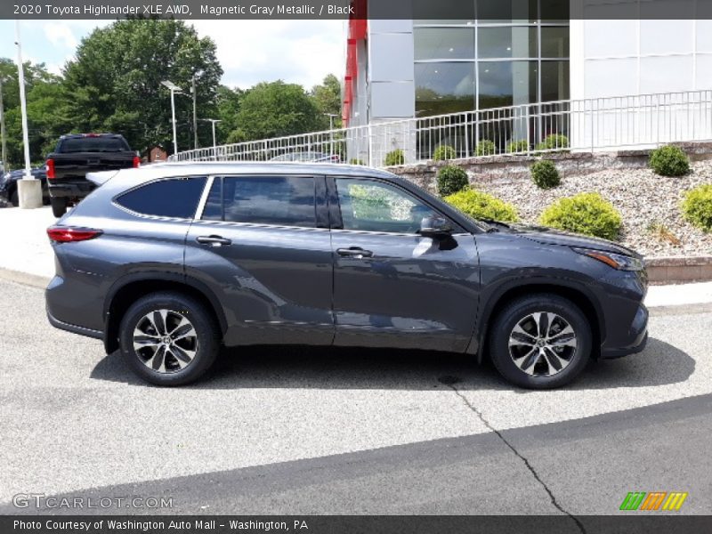 Magnetic Gray Metallic / Black 2020 Toyota Highlander XLE AWD
