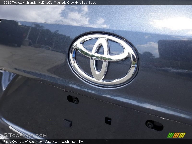 Magnetic Gray Metallic / Black 2020 Toyota Highlander XLE AWD