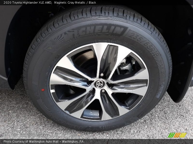 Magnetic Gray Metallic / Black 2020 Toyota Highlander XLE AWD