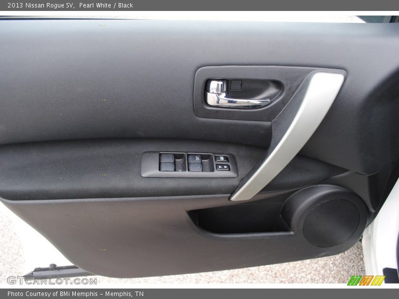 Pearl White / Black 2013 Nissan Rogue SV