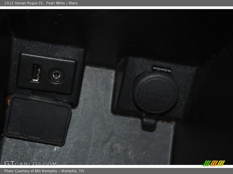 Pearl White / Black 2013 Nissan Rogue SV