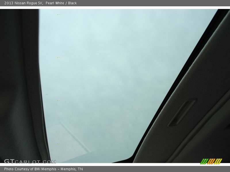 Pearl White / Black 2013 Nissan Rogue SV