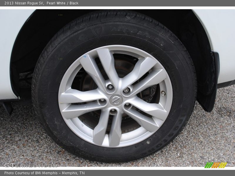 Pearl White / Black 2013 Nissan Rogue SV