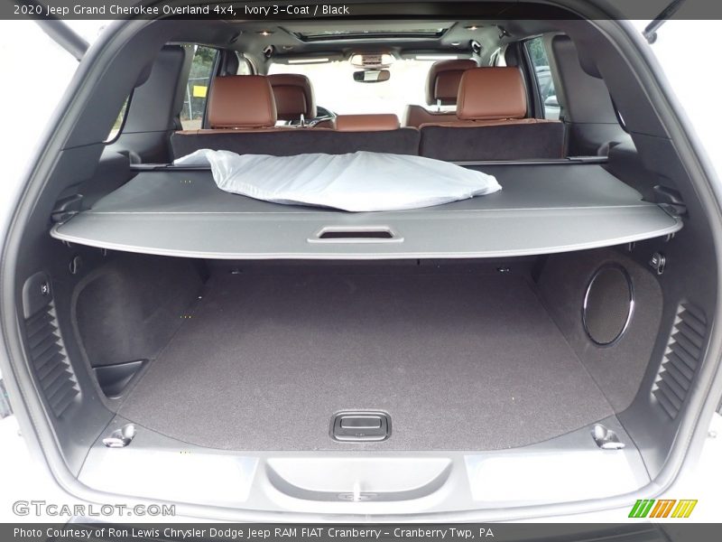 Ivory 3-Coat / Black 2020 Jeep Grand Cherokee Overland 4x4