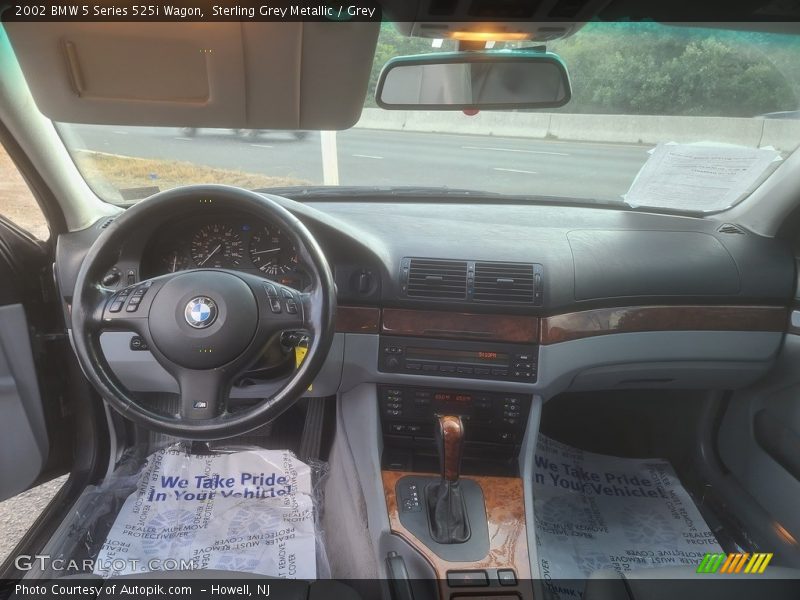 Dashboard of 2002 5 Series 525i Wagon